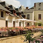Logis La Croix Blanche Hotel