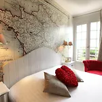 Отель Logis La Croix Blanche Фонтевро-Л'Абе
