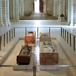 Logis La Croix Blanche Hotel 3*