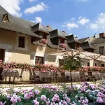 Logis La Croix Blanche Hotel 3*