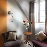 Logis La Croix Blanche Hotel