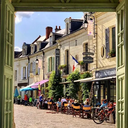 Logis La Croix Blanche Hotel 3*