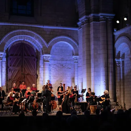 Logis La Croix Blanche 3*