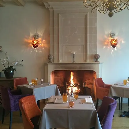 Logis La Croix Blanche Hotel 3*