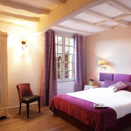 Logis La Croix Blanche Hotel