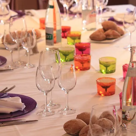 Logis La Croix Blanche 丰特夫罗拉拜