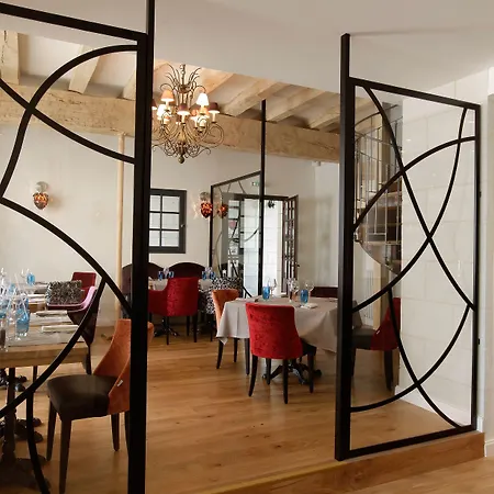 Logis La Croix Blanche Hotel