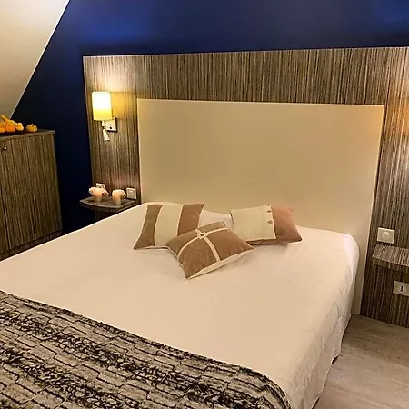 Logis La Croix Blanche Hotel