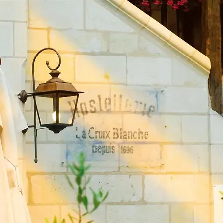 Logis La Croix Blanche Hotel Fontevrault-l'Abbaye