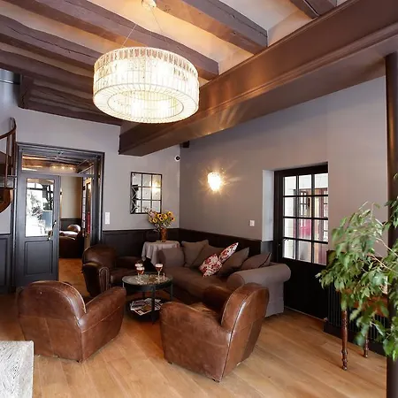 Logis La Croix Blanche Hotel 3*