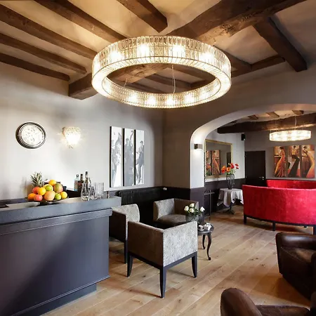 Logis La Croix Blanche 3*