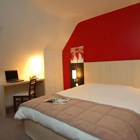 Logis La Croix Blanche Hotel
