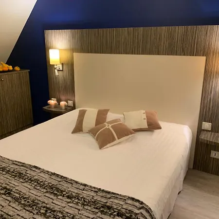 Logis La Croix Blanche Hotel