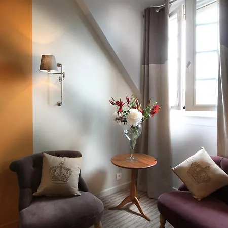 Logis La Croix Blanche Hotel