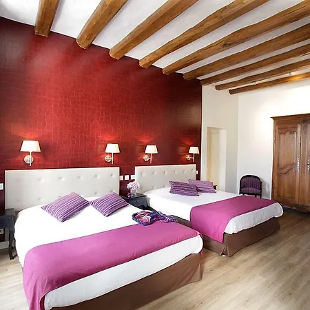 Logis La Croix Blanche Hotel 3*