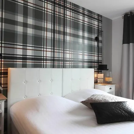 Logis La Croix Blanche Hotel