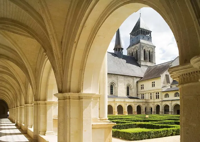 Logis La Croix Blanche 3*