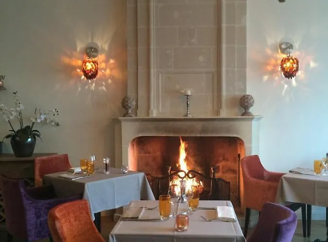 Logis La Croix Blanche Hotel 3*