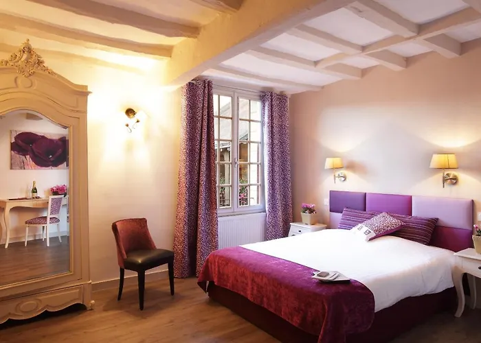 Logis La Croix Blanche Hotel