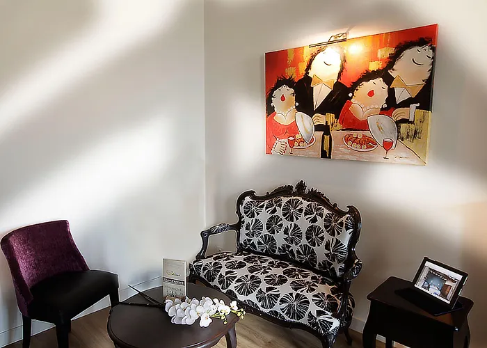 Logis La Croix Blanche Hotel