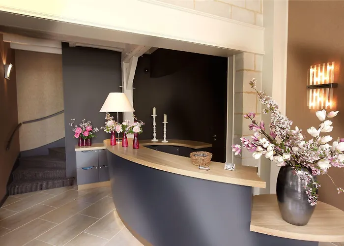 Logis La Croix Blanche Hotel