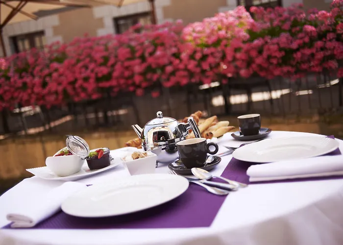 Logis La Croix Blanche Hotel Fontevraud-l'Abbaye
