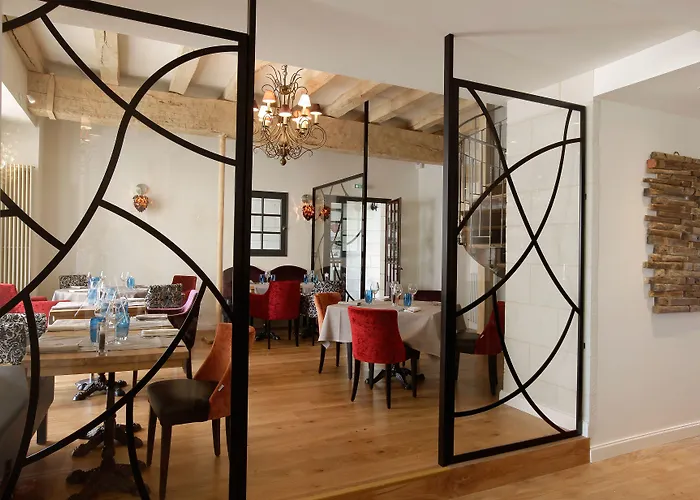 Logis La Croix Blanche Hotel