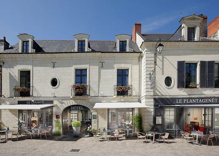 Hotel Logis La Croix Blanche 3*