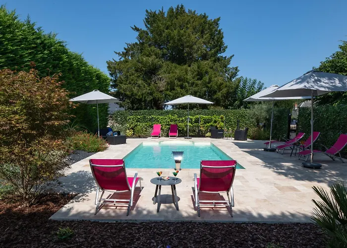 Logis La Croix Blanche Hotel