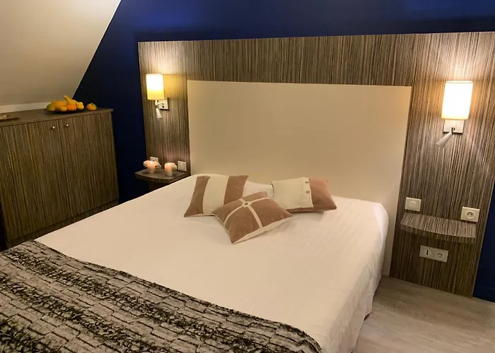 Logis La Croix Blanche Hotel