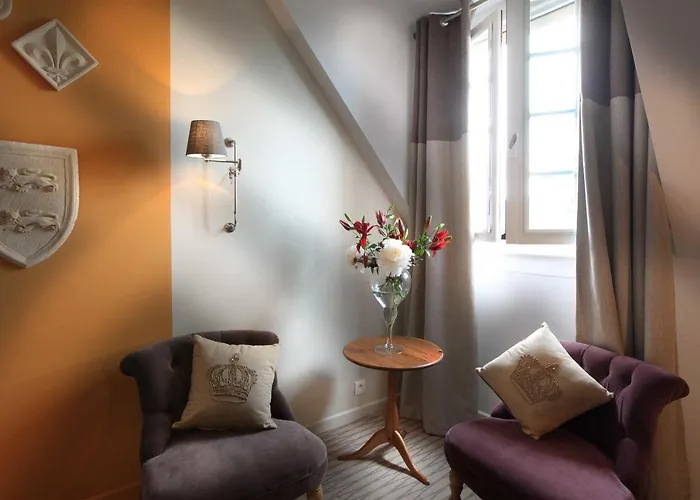 Logis La Croix Blanche Hotel