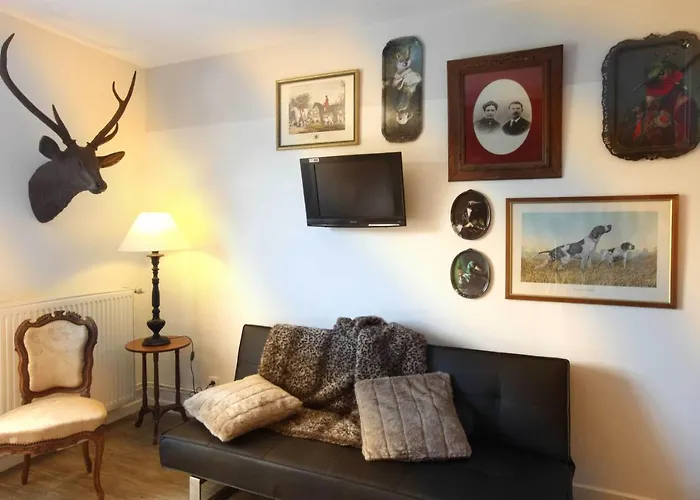 Logis La Croix Blanche Hotel 3*